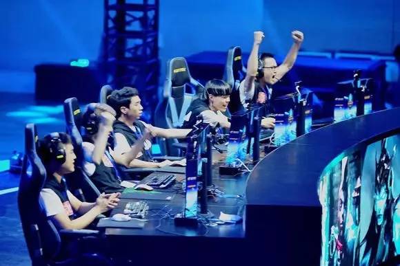 JamYoung 的经典沙漠之鹰四杀很难拯救团队。 TyLoo 在自选地图中输给了 MIBR